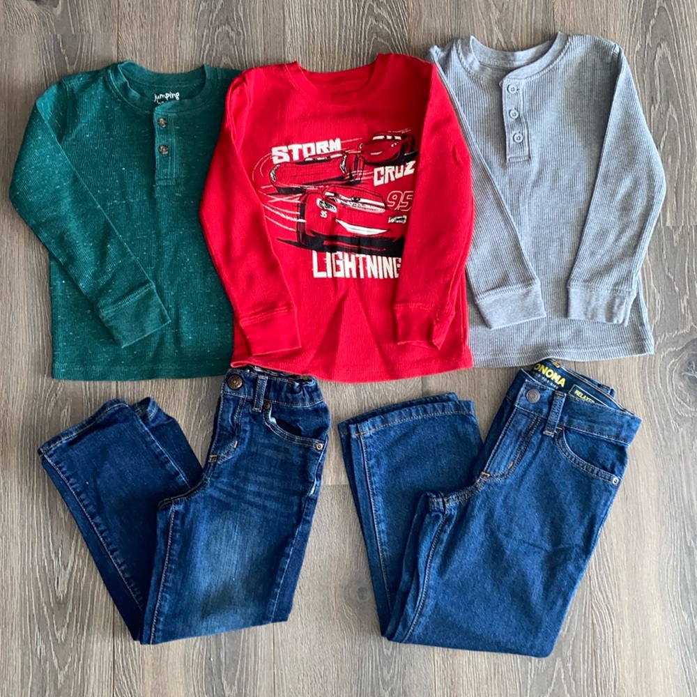 Bundle of 3 Thermal long sleeve shirts and 2 pairs of jeans